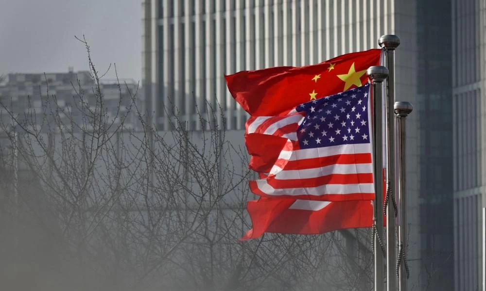 Ο ανταγωνισμός Κίνας-ΗΠΑ εξαπλώνεται και στην Ελλάδα